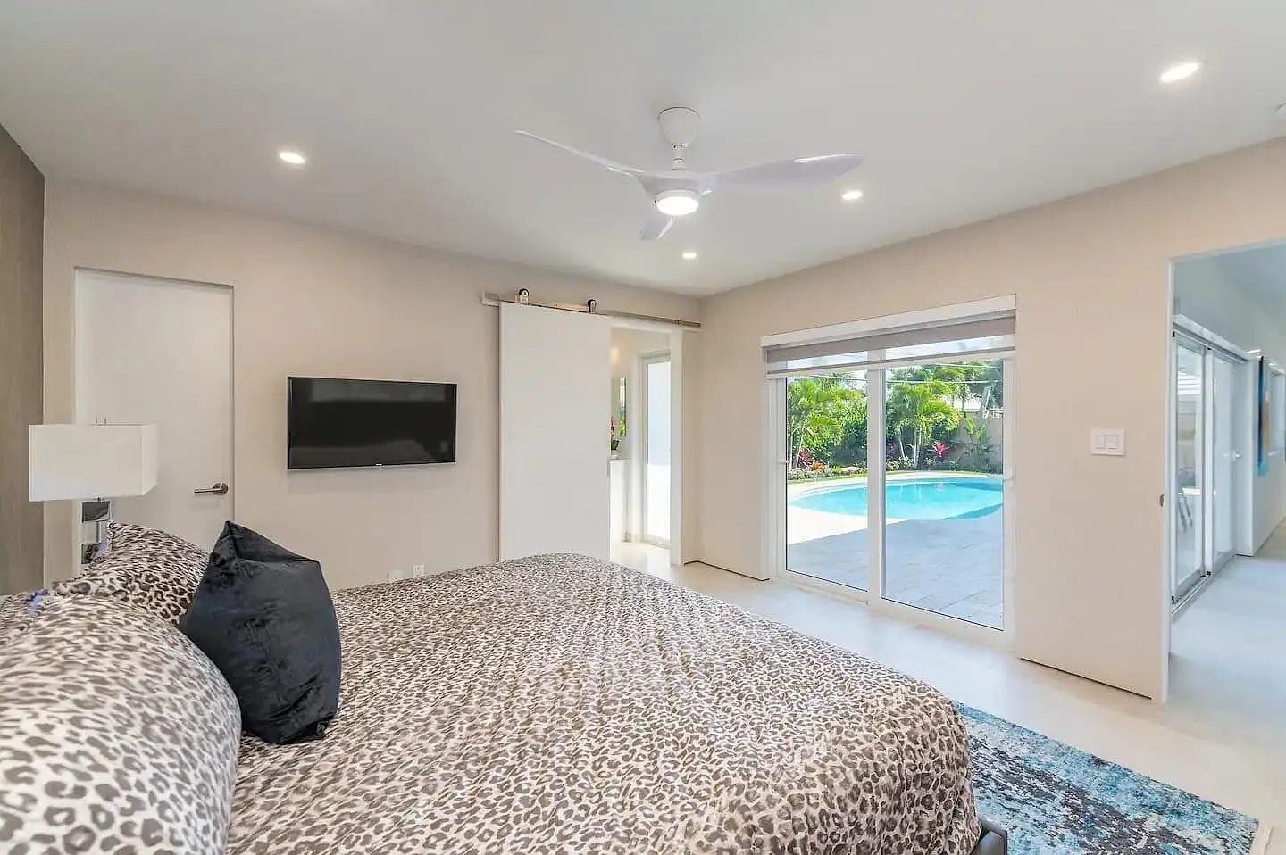 3 bed, 2.0 bath, 1585 sqft, $6,500 — Photo 3