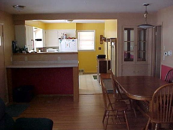 3rd image of 484 E Sarnia St