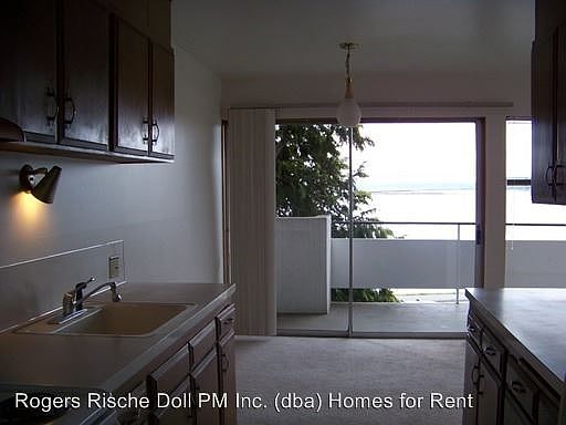 1st image of 1031 SE Maylor St