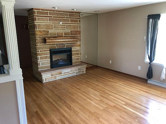 4th image of 12044 Hickory Grove Dr