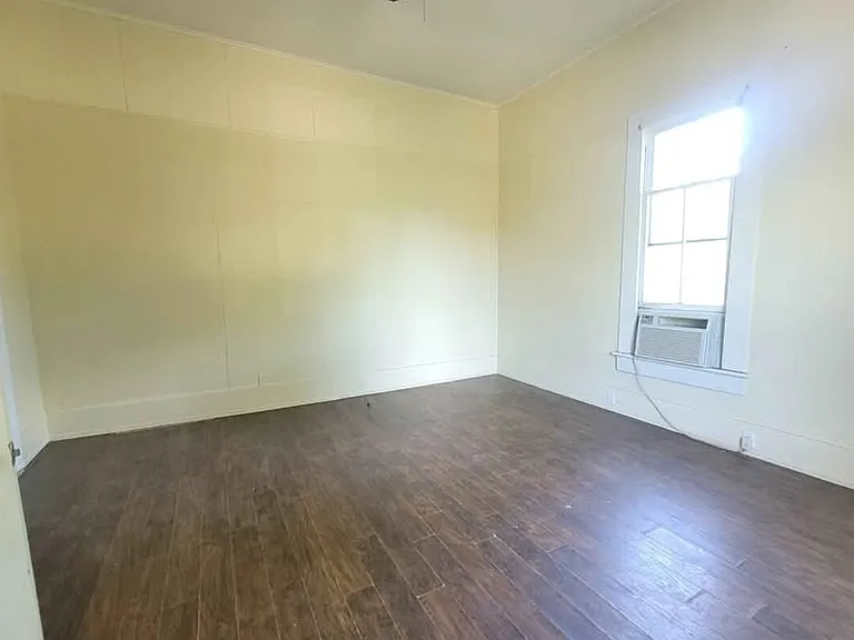 1005 E Fannin St — Photo 7