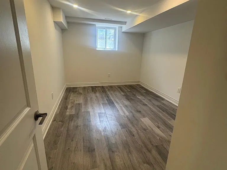 96 Bamford Cres #BASEMENT — Photo 9