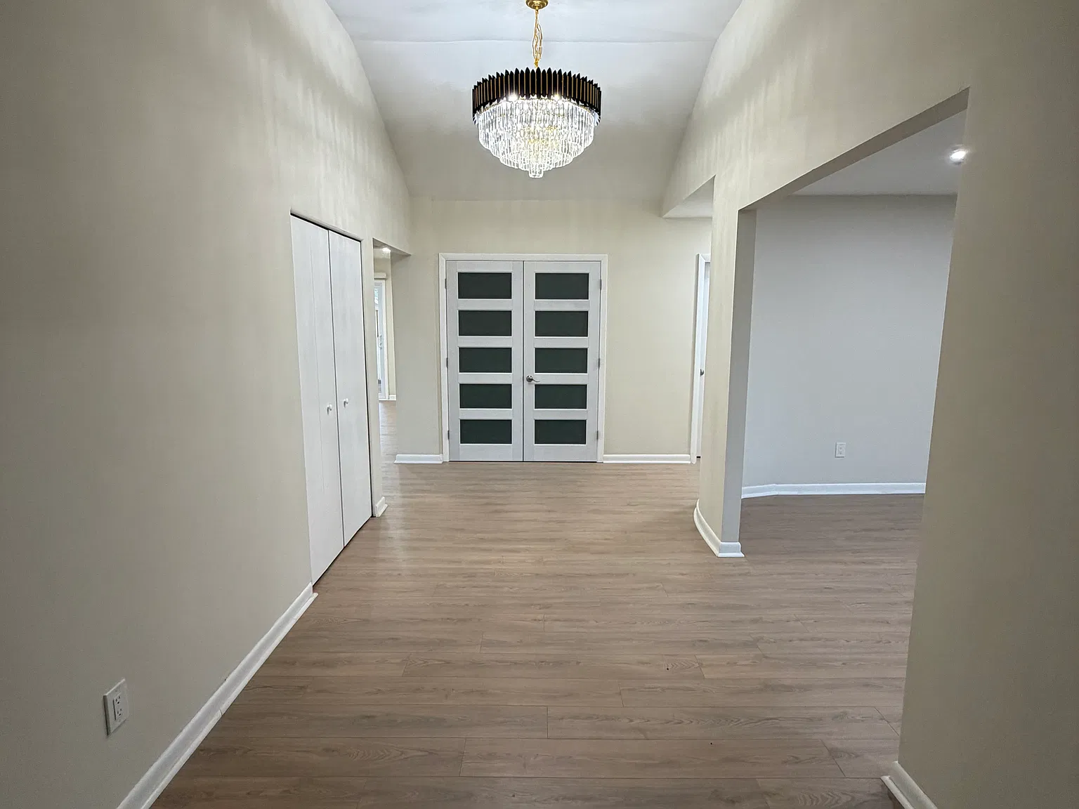 4 bed, 2070 sqft, $3,300 — Photo 3