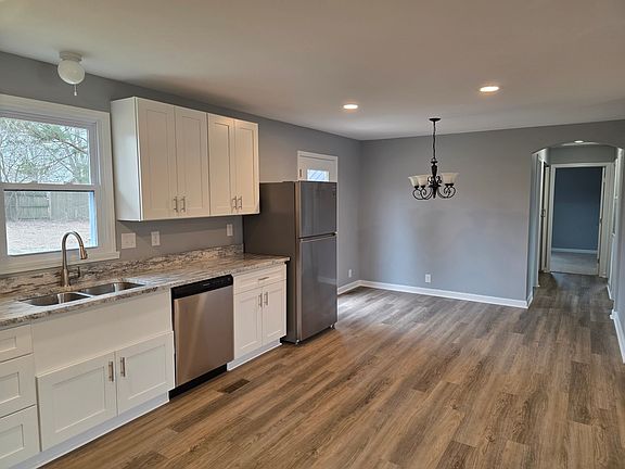 3rd image of 2206 Lynwood Dr