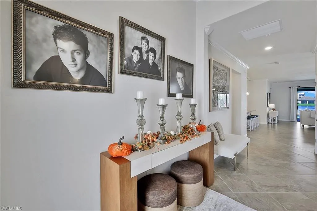 3 bed, 3.0 bath, 2032 sqft, $4,800 — Photo 3