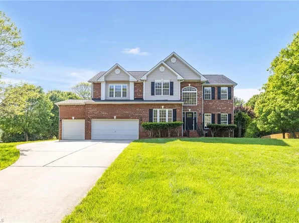 8304 Chartwell Dr, Oak Ridge, NC 27310