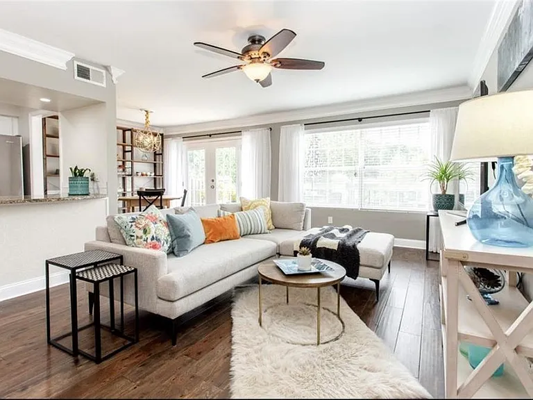 6980 Roswell Rd #B6 — Photo 1