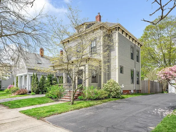 104 Cottage St, Melrose, MA 02176