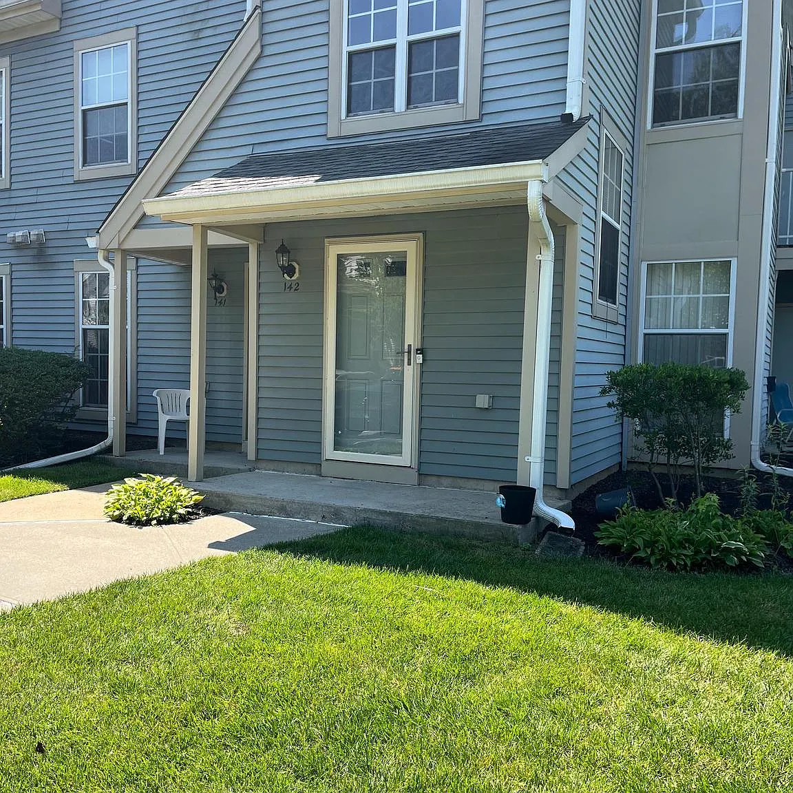 2 bed, 1.0 bath, 1060 sqft, $2,300 — Photo 2