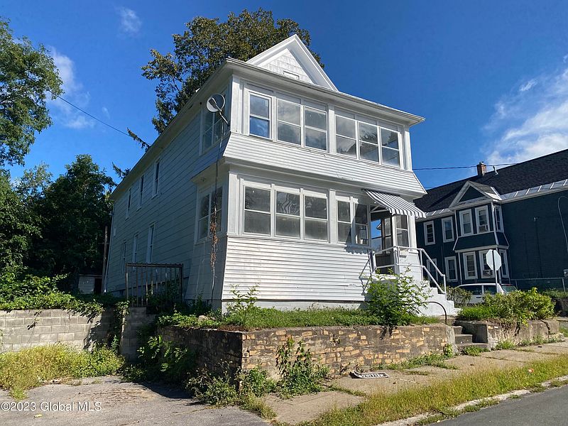 2nd image of 1302 2nd Avenue
