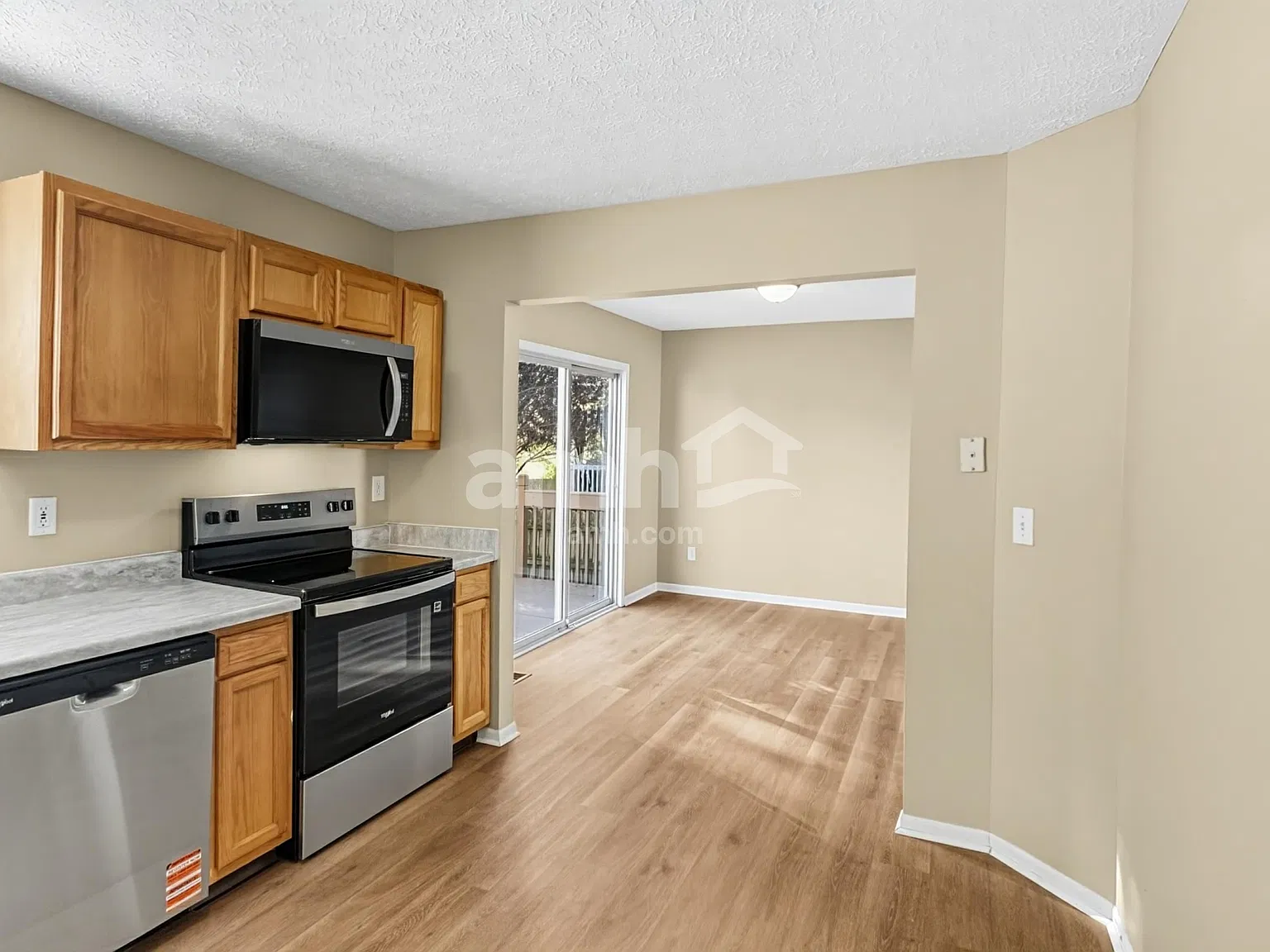 4 bed, 2.5 bath, 1506 sqft, $2,275 — Photo 4