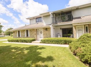 1433 Sun Valley Dr, Racine, WI 53406