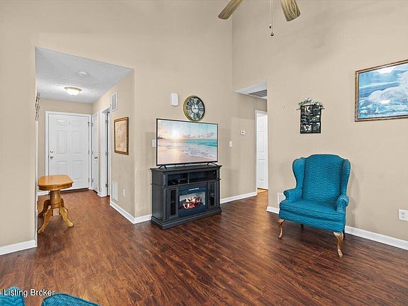 5th image of 203 Red Crest Dr