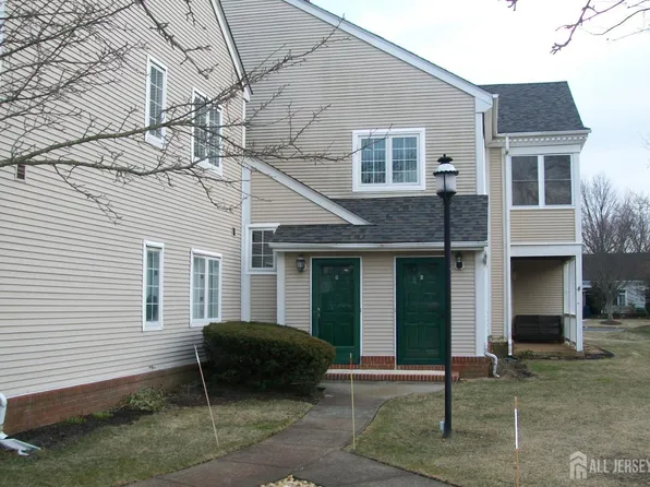 1 Rutland Ln, Monroe Township, NJ 08831