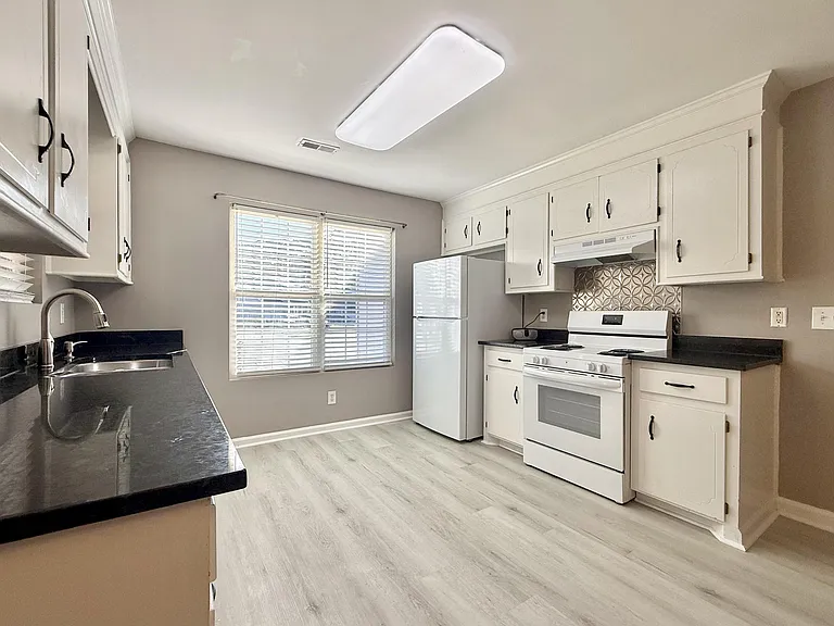 104 Conductor Ct — Photo 16