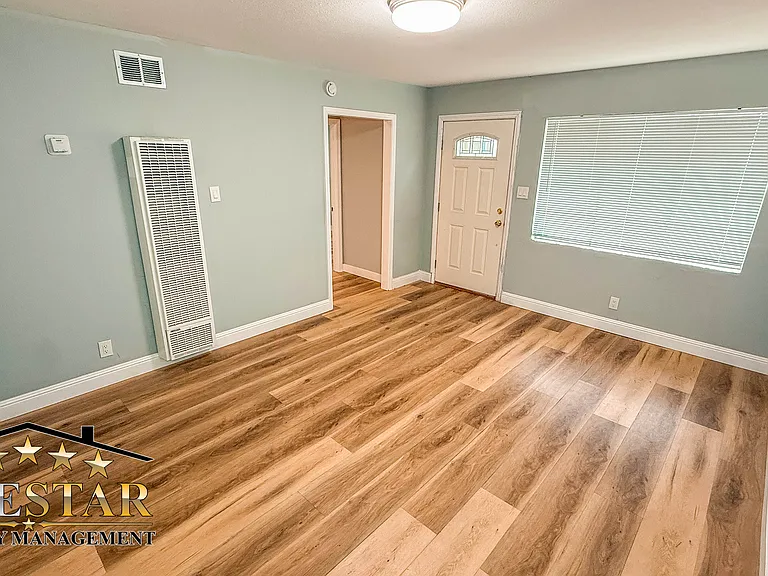 2703 Center St — Photo 4