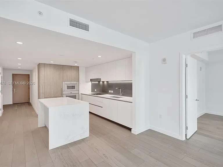 9221 E Bay Harbor Dr #210 — Photo 10