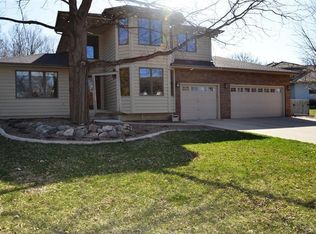 400 E Meadowlark Trl, Sioux Falls, SD 57108