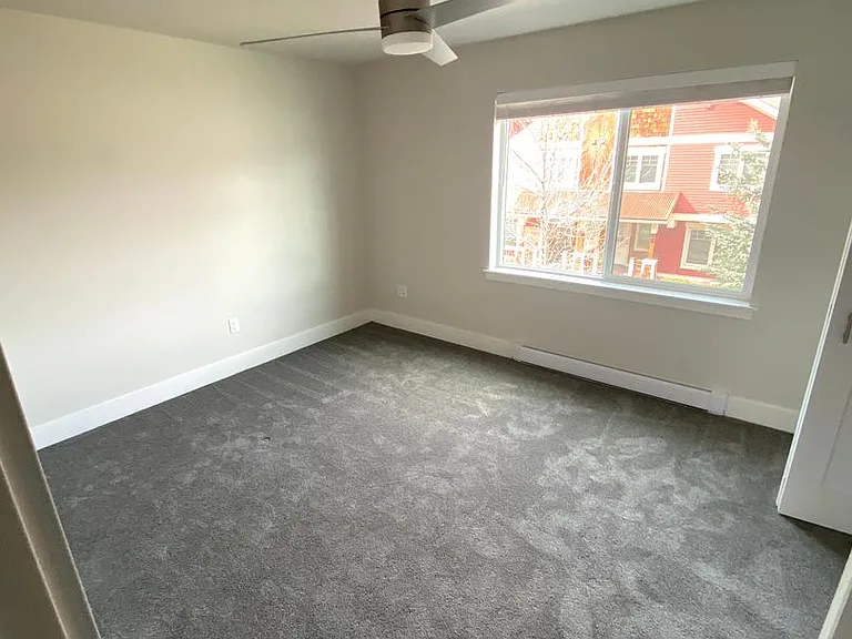 1095 North 14th Avenue — Photo 8