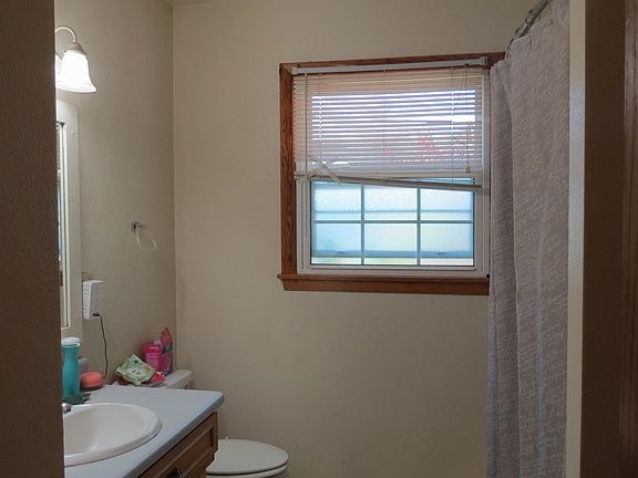 5th image of 2604 Hyacinth Ave
