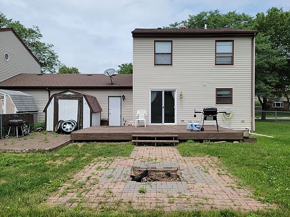 4th image of 874 Glenlake Dr