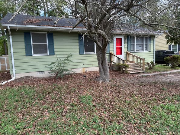 111 Ridgefield Ln