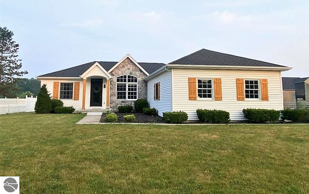 307 Courtneys Pl, Lapeer, MI 48446 Zillow