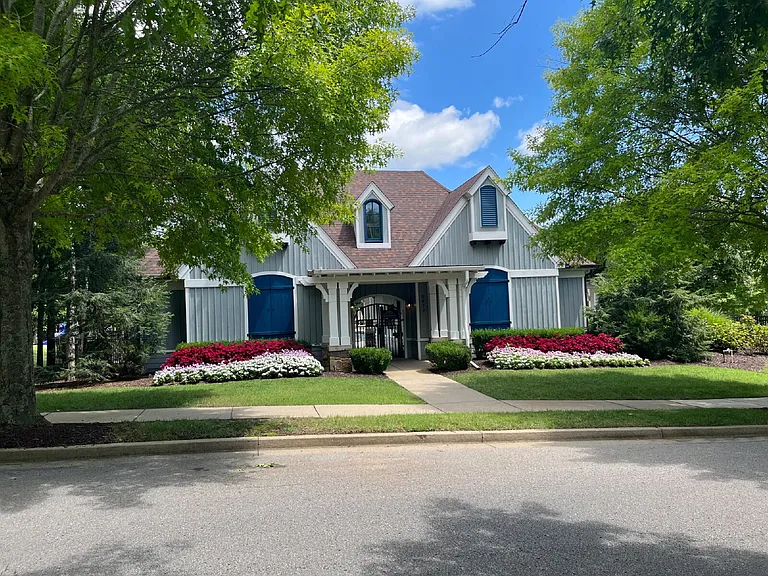 7529 Kemberton Ct — Photo 32