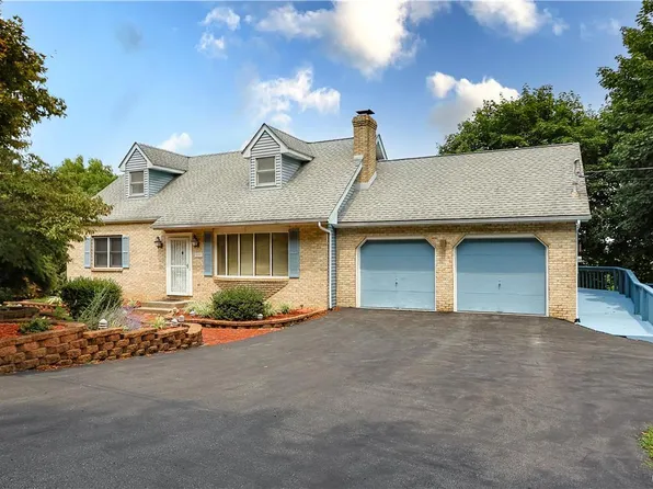 2577 Grove St, Slatington, PA 18080