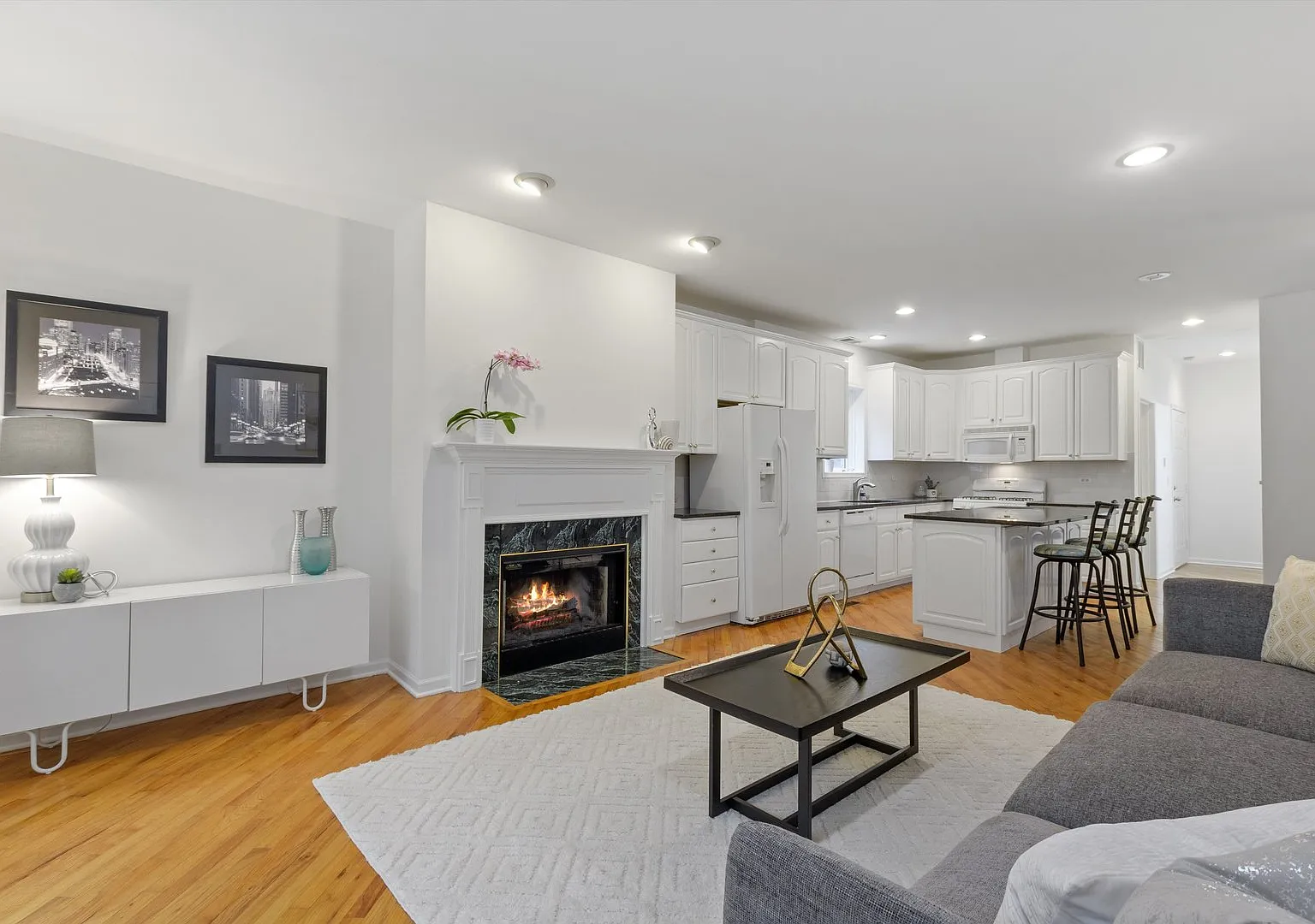 3 bed, 2.5 bath, 1800 sqft, $4,000 — Photo 4