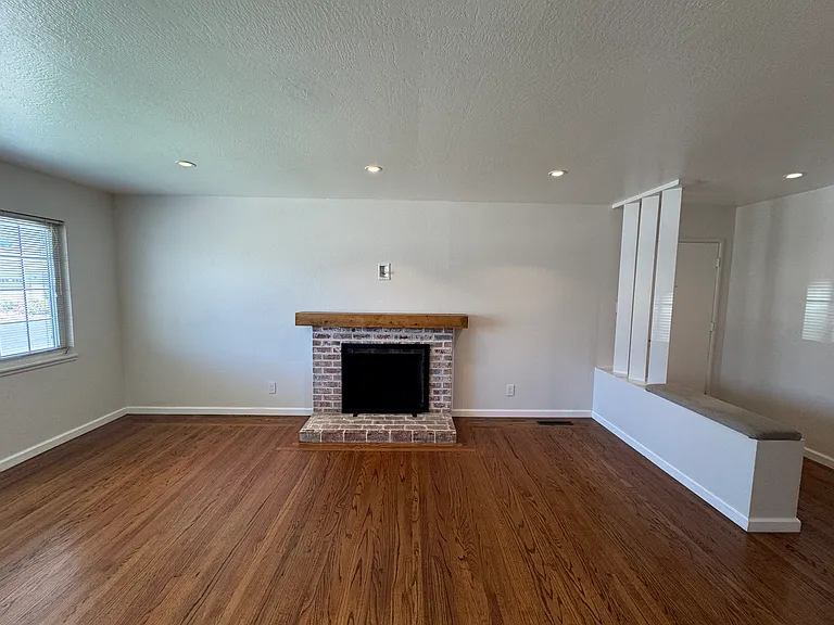 1874 Bandoni Ave — Photo 4
