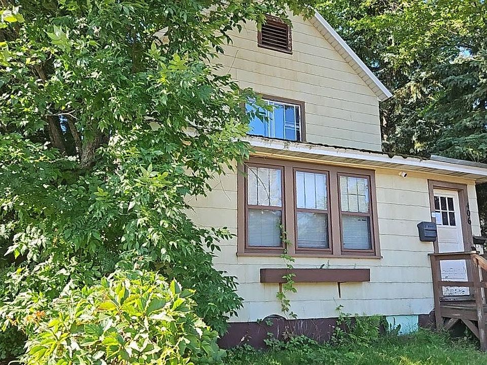 2nd image of 406 8th St S