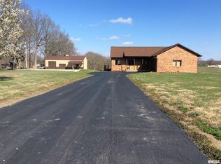 14458 N Shepherd Ln, Mount Vernon, IL 62864