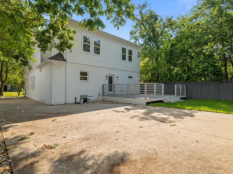 6255 Belmont Ave — Photo 35