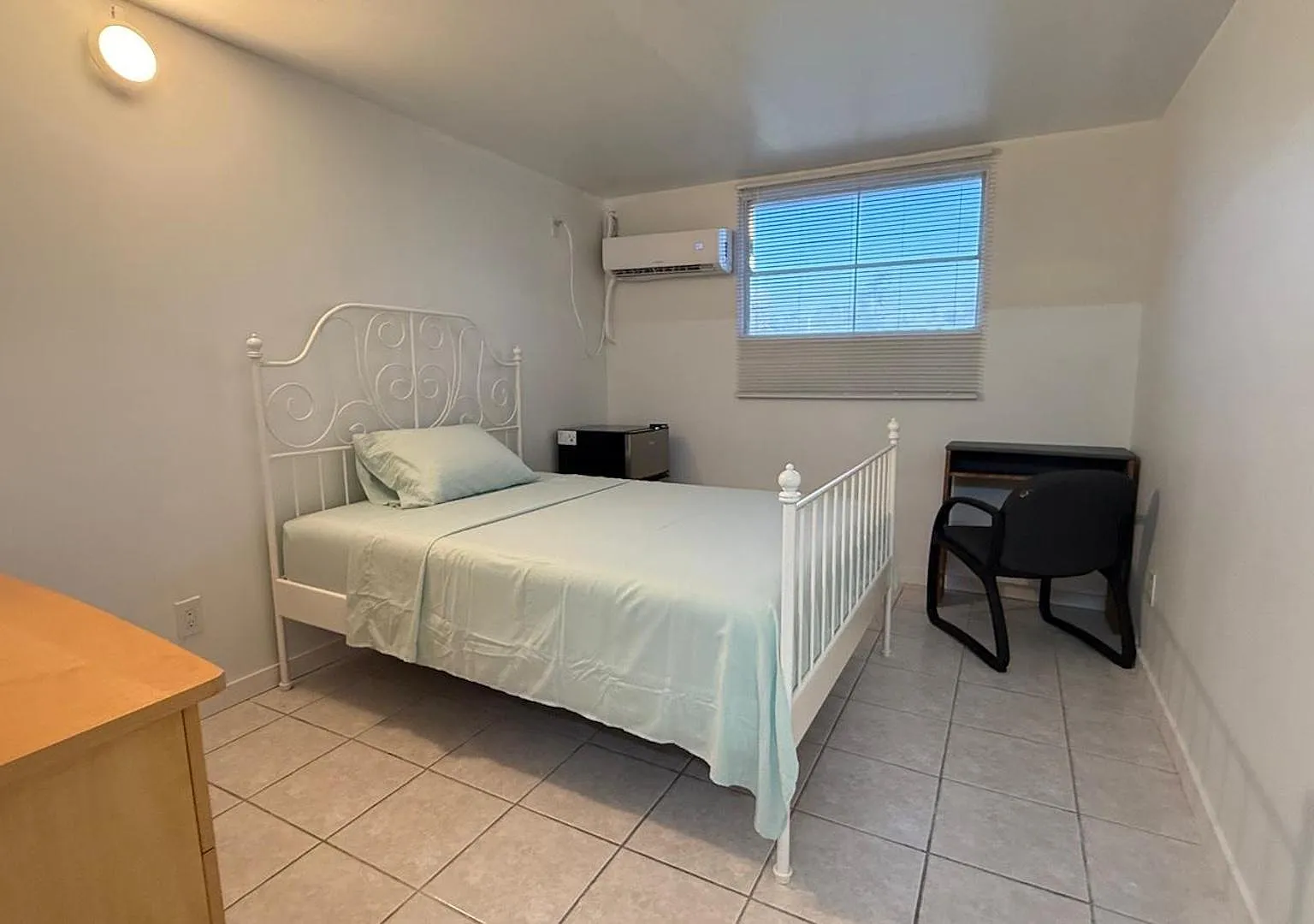 4 bed, 2.0 bath, 1800 sqft, $819 — Photo 1