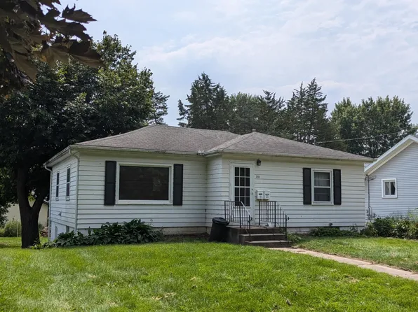 301 Leif Erikson Dr, Decorah, IA 52101