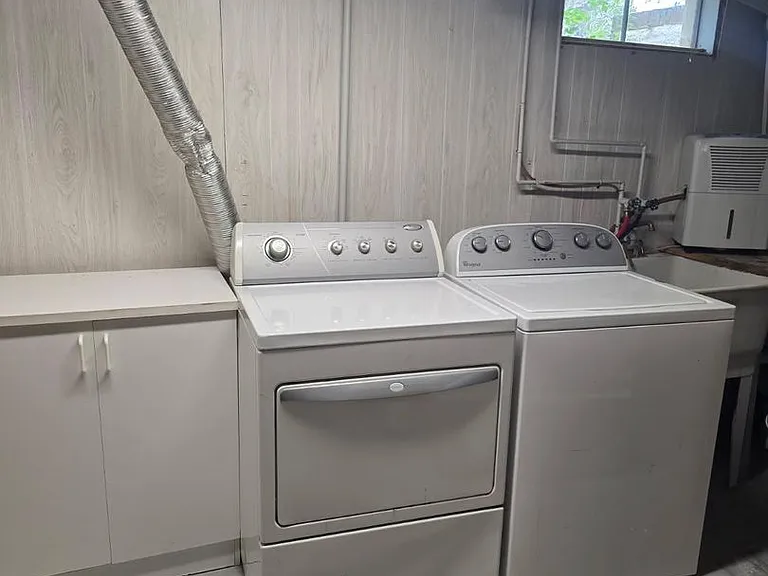 812 Leeds Ln — Photo 31