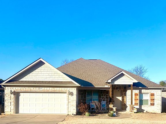2nd image of 1307 Oak Glenn Pl