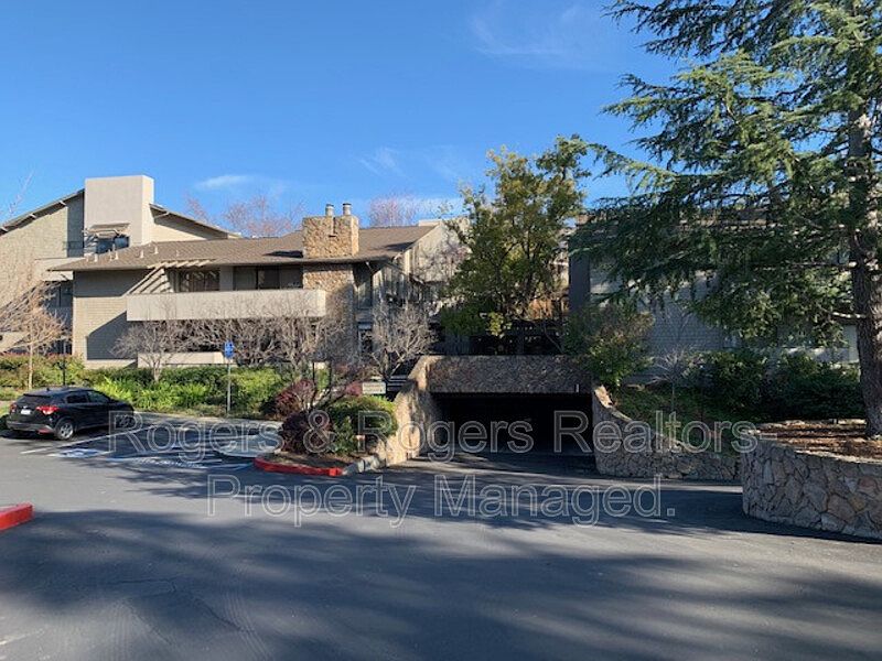 1st image of 38 Mansion Ct