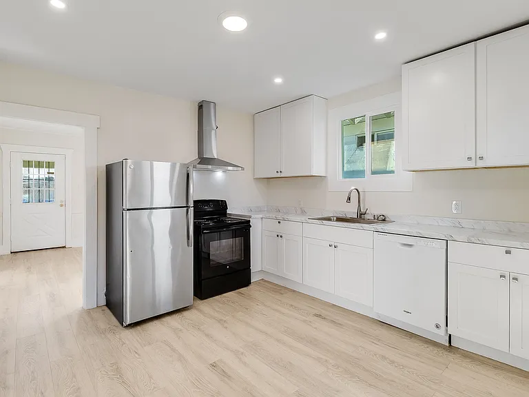 125 Broadway St — Photo 7