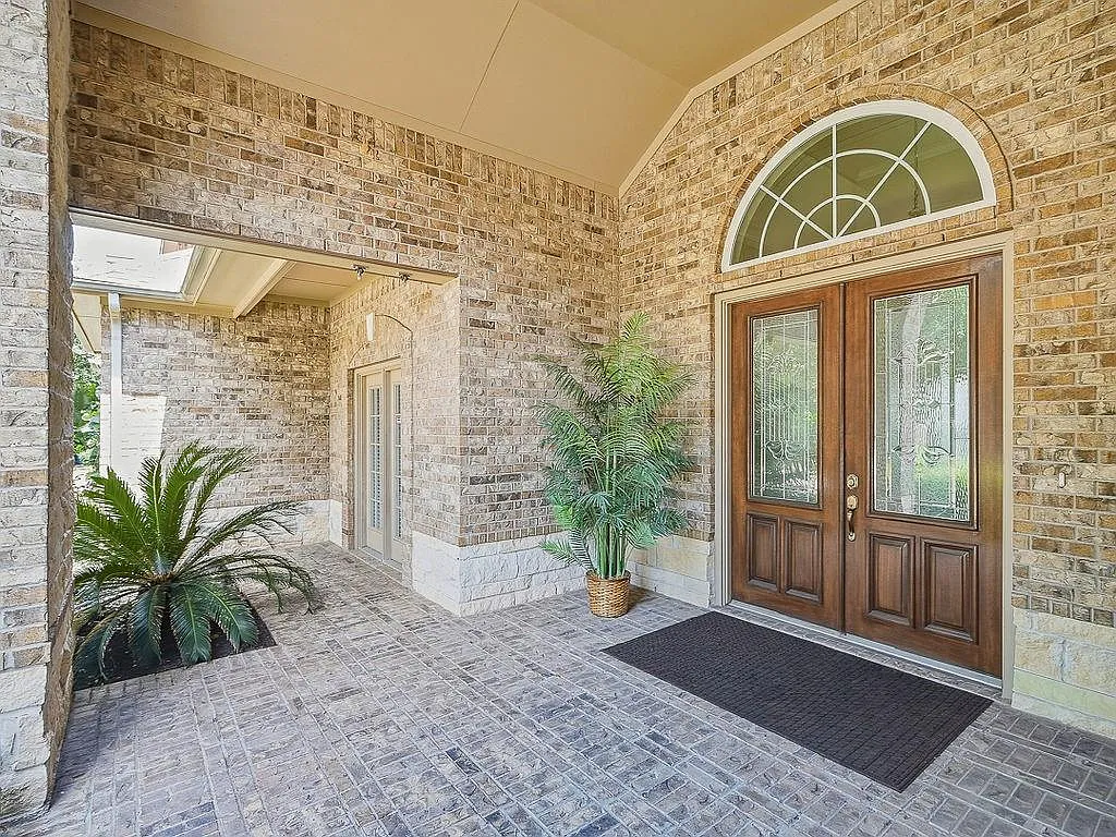 3 bed, 2.5 bath, 2412 sqft, $2,700 — Photo 4