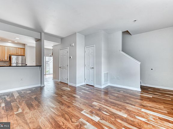5th image of 1052 Merchant St #24