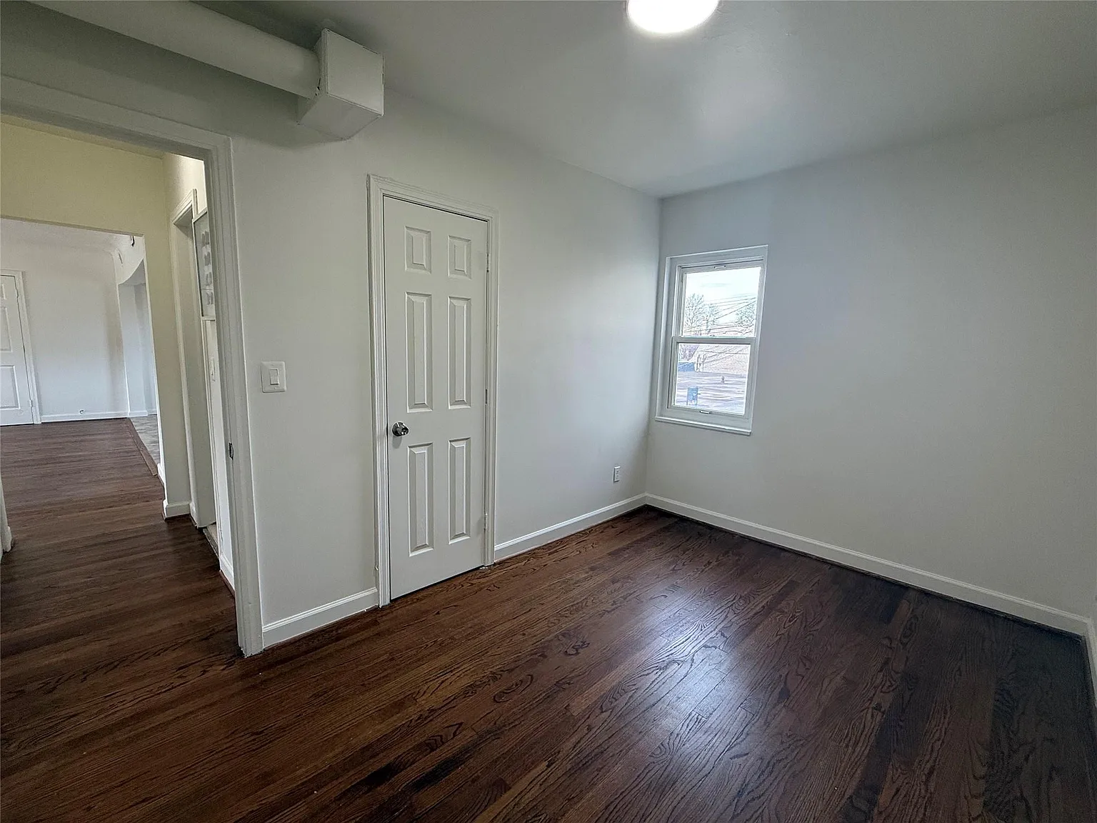 2 bed, 1.0 bath, 900 sqft, $1,300 — Photo 4