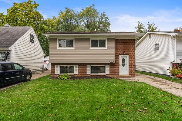 4 bed, 1.5 bath, 1400 sqft, $1,600 — Photo 1
