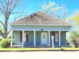 404 N Avenue H, Shiner, TX 77984