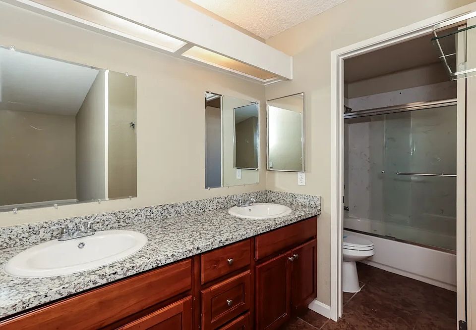 1st image of 706 Oakmeade Dr
