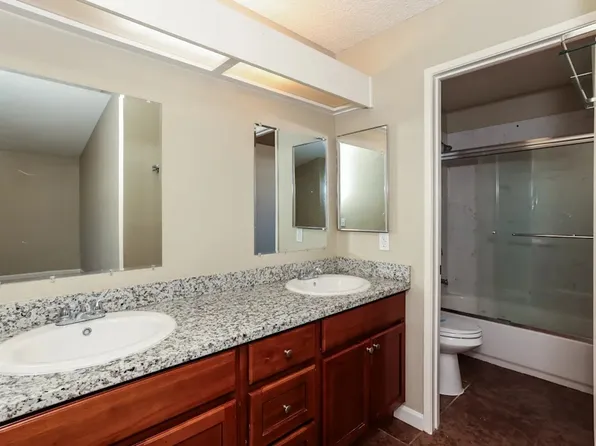 706 Oakmeade Dr, Vacaville, CA 95687