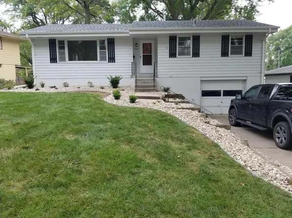 1622 Post Dr, Omaha, NE 68114