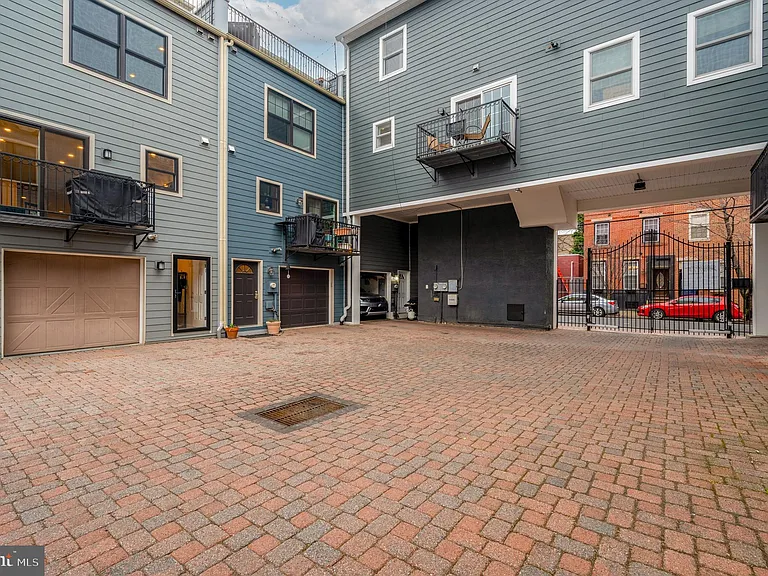 1802 Christian St — Photo 34