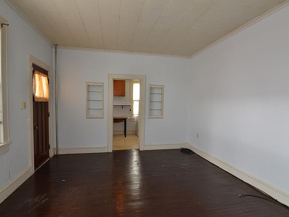 4th image of 208 Olyphant Ct #A
